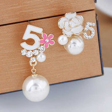 Load image into Gallery viewer, High Quality Fashion Earing letter flower earrings Chain Famous Brand Designer Luxury Brincos Orecchini Pearl Earrings For Women
